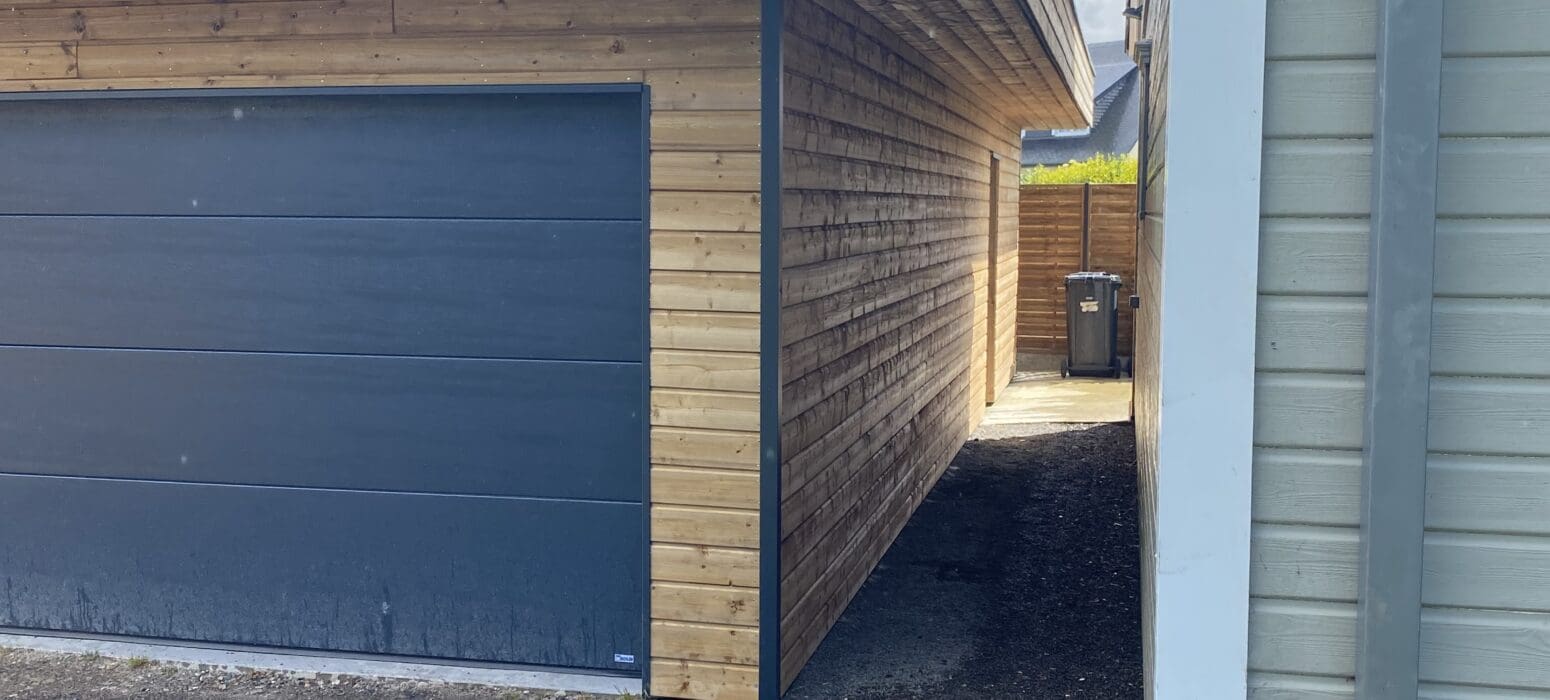 vue sur un garage en bois