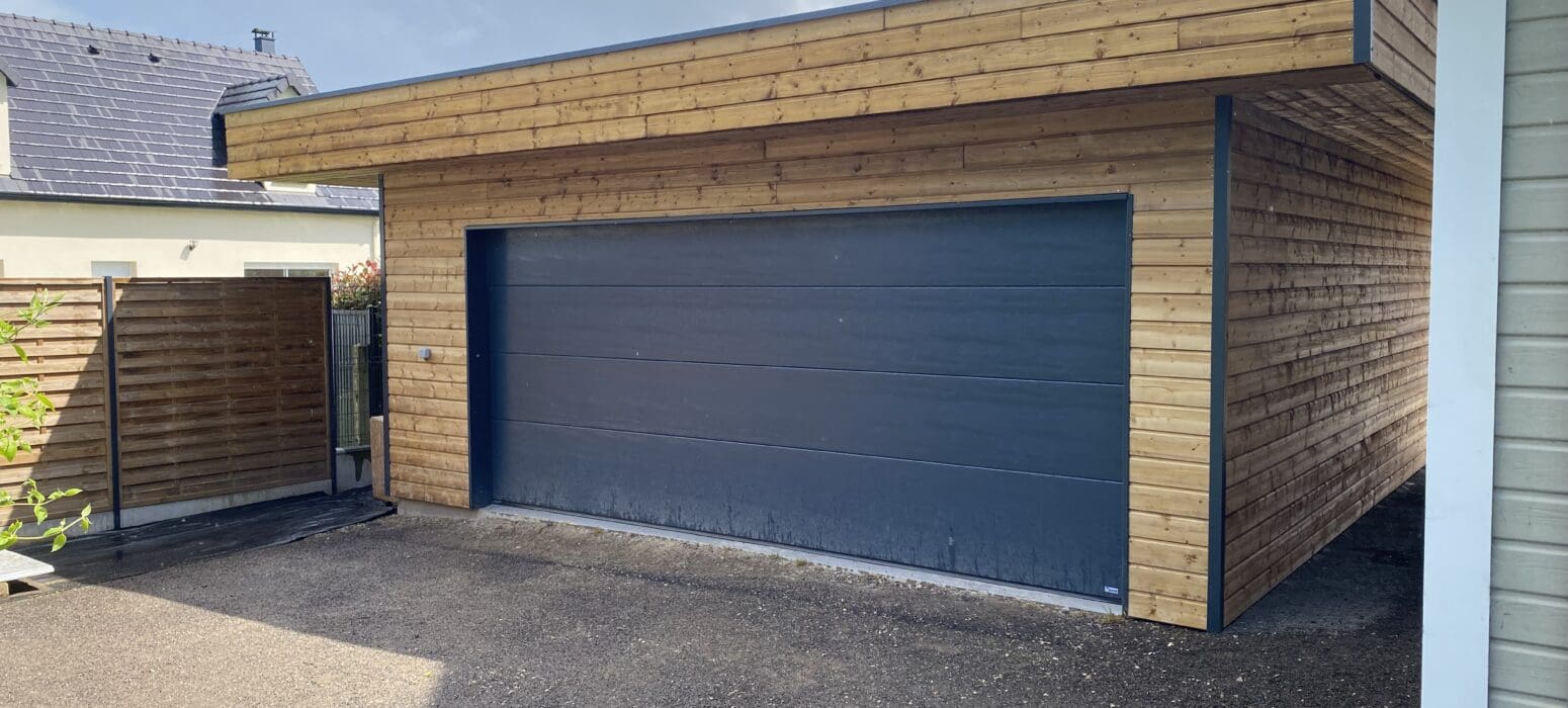 projet en ossature bois avec porte de garage